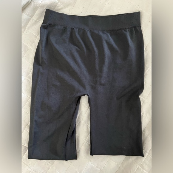 XOXO Women’s grey leggings. Size medium like new - Picture 3 of 3